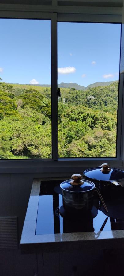 Flat, De Frente Mercado Rede Economia, Com Vista Montanhas *